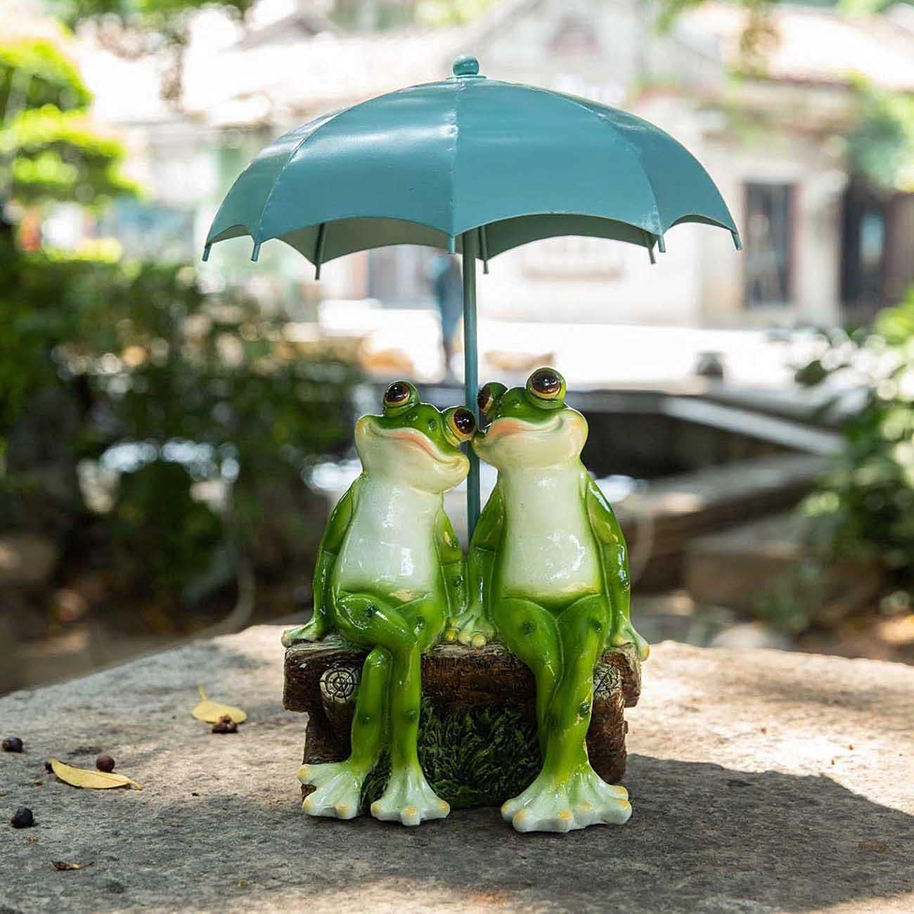 Frog Statue Garden - Resin Happy Couple Frogs on Bench Figurines - Summer Decorations for Patio, Yard, Lawn, Porch - Cute Garden Frog Decor - Ornament Gift
