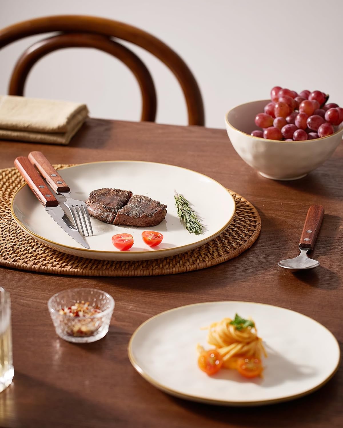 Famiware Ocean Round Plates and Bowls Set, 18 Pieces Dinnerware Sets, Dishes Set for 6, Microwave and Dishwasher Safe, Scratch Resistant, Vanilla White