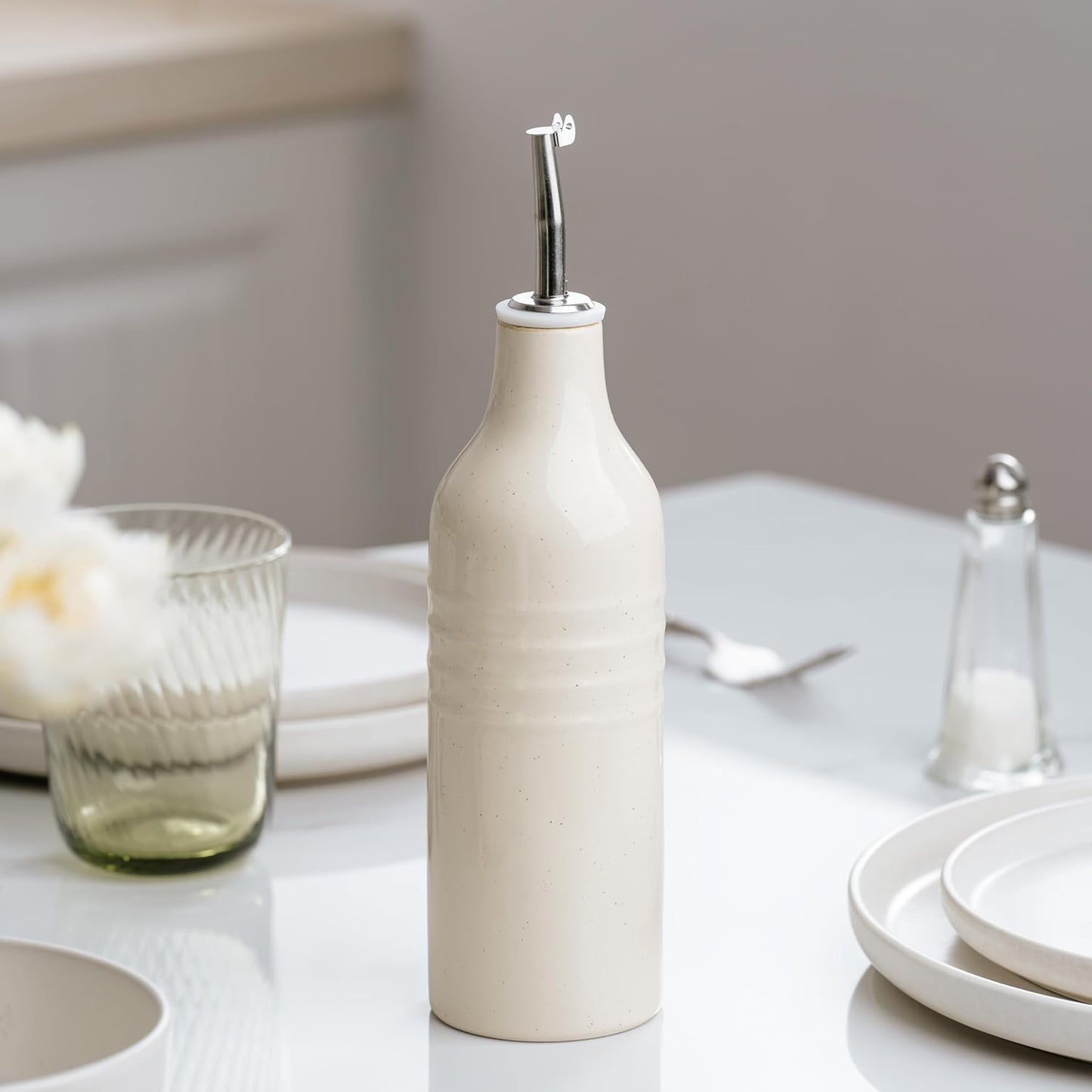 famiware Jupiter 16oz Ceramic Olive Oil Dispenser Bottle, Olive Oil and Vinegar Dispenser Bottle Set of 2 with Stainless Steel Pourers, Suitable for Storage Vinegar, Vanilla White & Light Pink