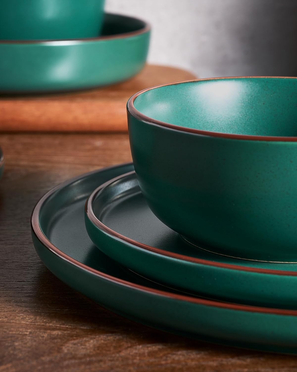 Famiware Mercury 24 Pieces Dinnerware Sets, Plates and Bowls Sets for 8, Microwave and Dishwasher Safe Dish Set, Dark Green
