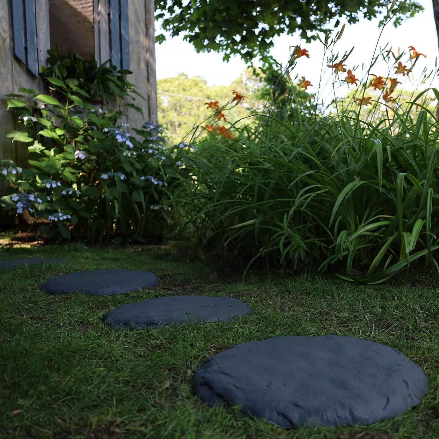 Ei Circular 15.5” Stepping Stones with Ground Stakes - Home or Garden Step Stones for Outdoor Walkway or Pathway Pavers - Resin Material (8, Slate Grey)