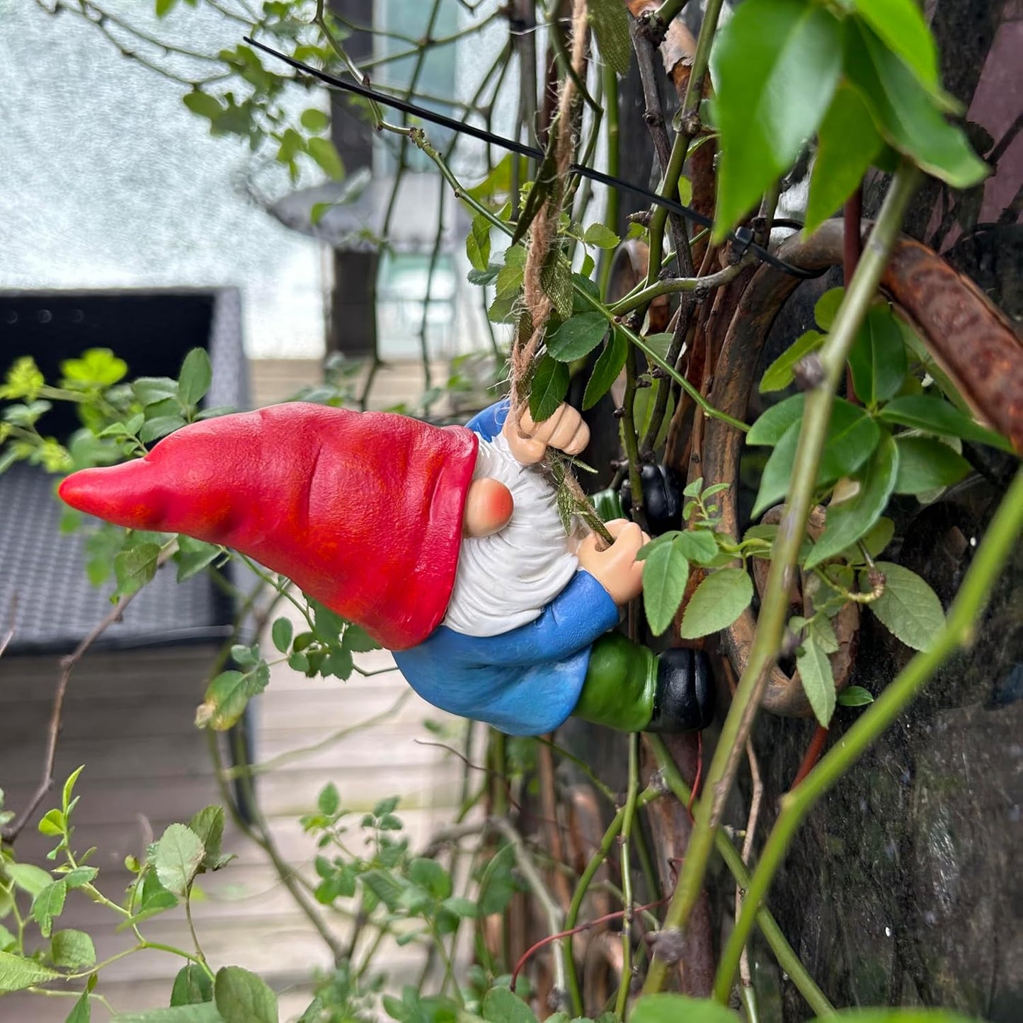 Hanging Gnome Statue Decoration, Climbing Gnomes Figurine Ornament for Indoor Outdoor Home Garden Decor