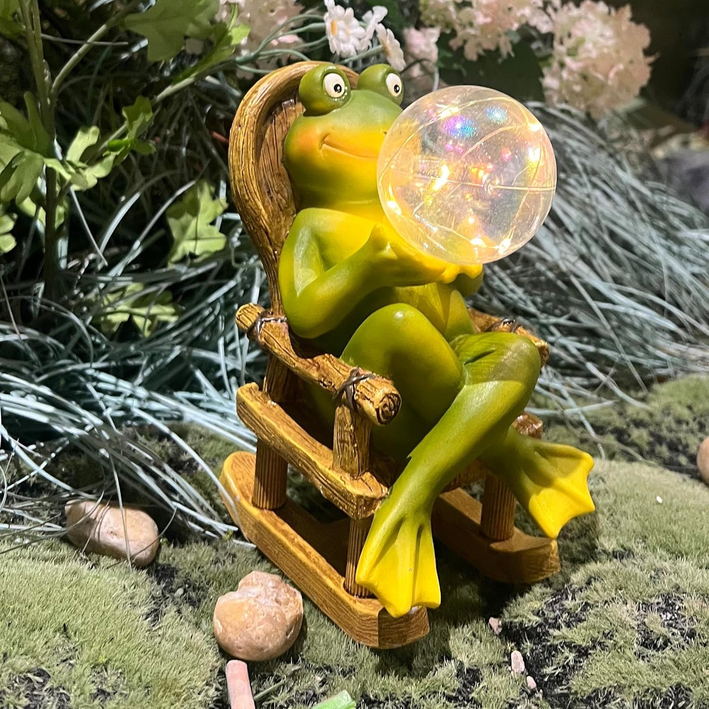 Garden Solar Frog Statue with Glowing Bubble Resin Figurine Outdoor Light Decor Hand-Painted Whimsy for Yard Patio Porch Fairy Decoration Housewarming Unique Gifti for Women